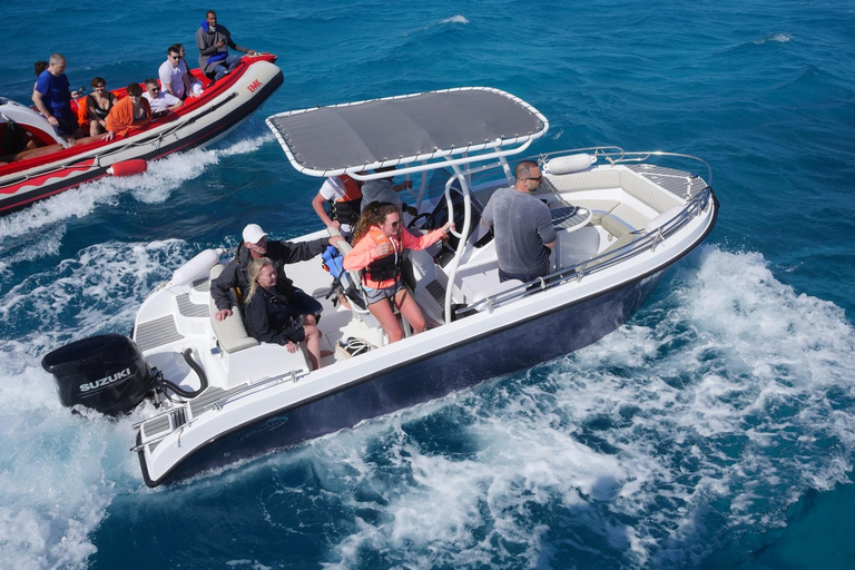 Hurghada: Crociera in motoscafo nella baia di Orange dell&#039;isola di Giftun e pranzoSpeedboat di gruppo a Orange Bay con snorkeling