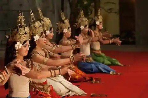 Siem Reap: Dinner Show Apsara Dance Round Pick-up included