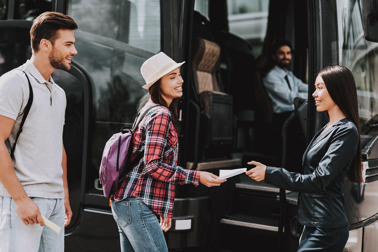 Atenas: Mosteiros e cavernas de Meteora: viagem de 1 dia e opção de almoçoTour compartilhado em pequenos grupos com traslado de ônibus