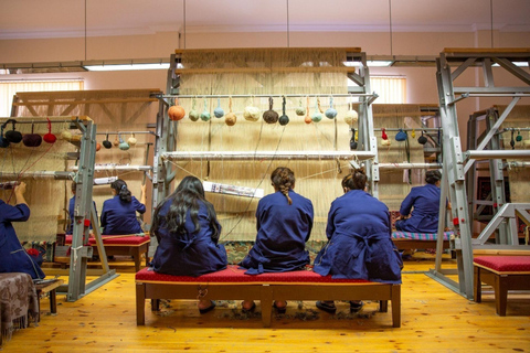 Baku: Weave Your Own Mini Rug and Take It Home as a Souvenir Experience authentic carpet weaving in a traditional workshop (small group)