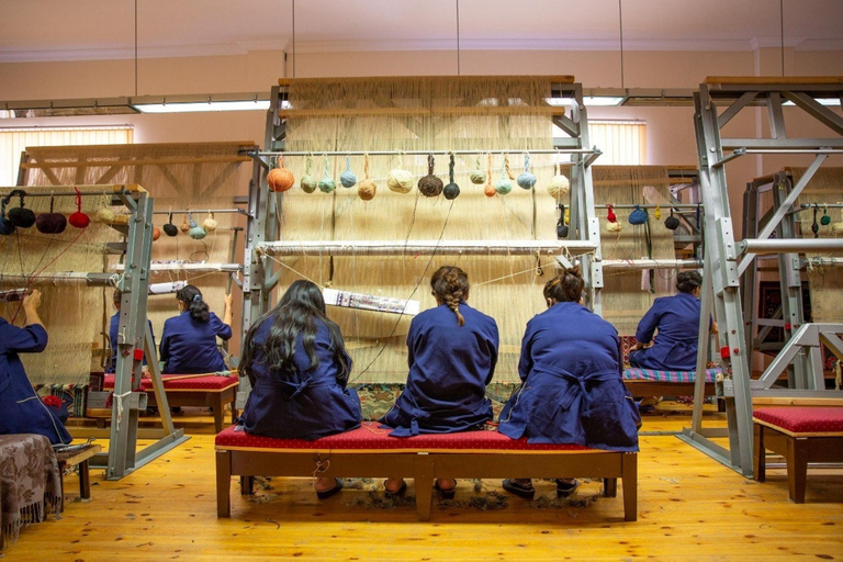 Baku: Weave Your Own Mini Rug and Take It Home as a Souvenir Experience authentic carpet weaving in a traditional workshop (small group)