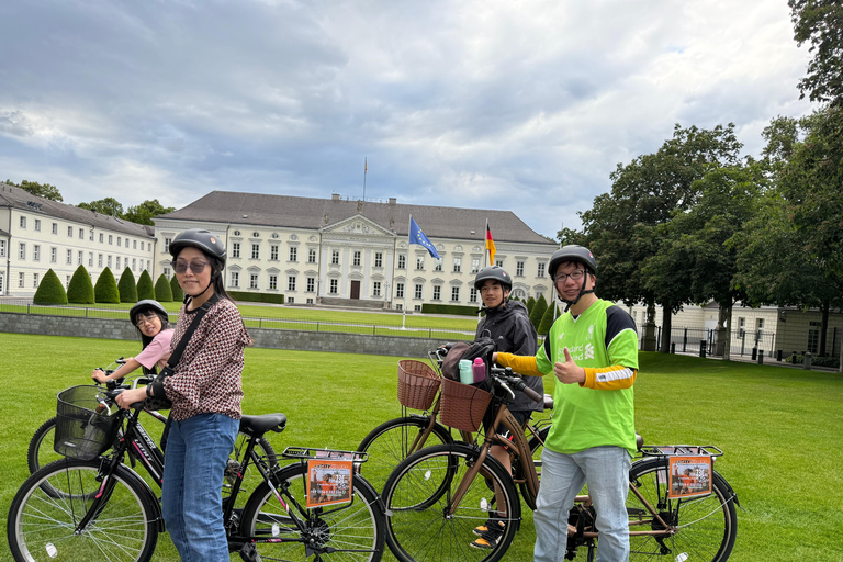 Berlin : visite à vélo de 3,5 heures - Un voyage dans le temps à travers la capitaleBerlin : balade à vélo de 3,5 heures - Un voyage dans le temps à travers la capitale