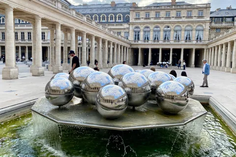 Tour privato di un giorno di Parigi con 7 luoghi iconici in Mercedes