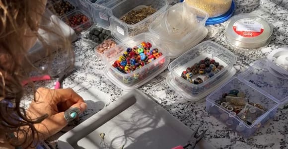 Atelier création de bijoux avec une artisane d&#39;art