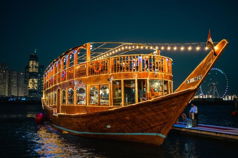 Dubai: Crucero panorámico en dhow con cena bufé y espectáculos en directo
