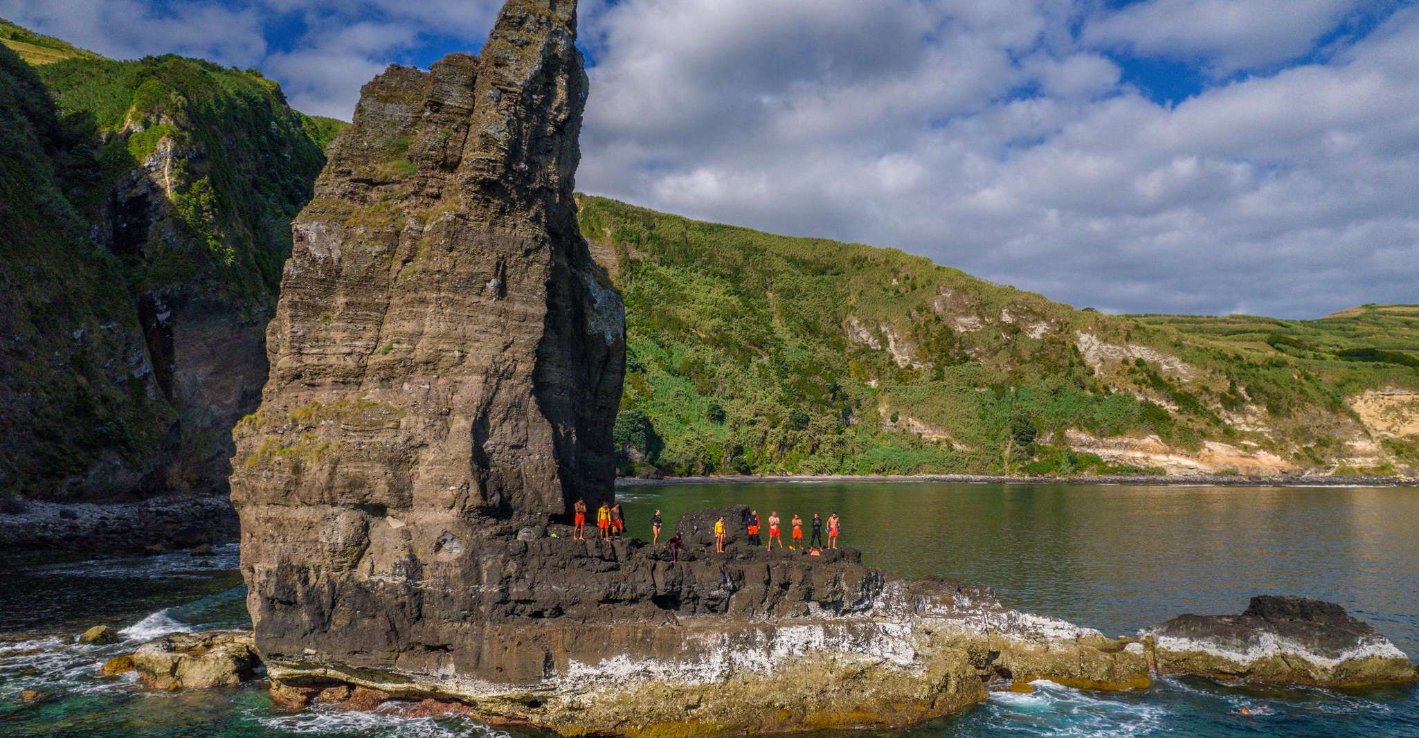 Excursión en barco, Excursión por las cuevas en la costa norte - Hizvo