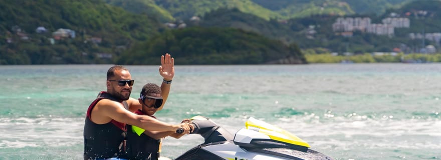 45min de randonnée jet-ski dans les baies du Marin et de Sainte-Anne