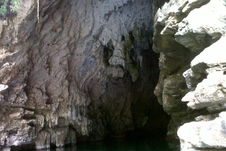 Yogyakarta : voyage d&#039;aventure dans la grotte de Pindul et la rivière OyoYogyakarta : voyage d&#039;aventure à la grotte de Pindul et à la rivière Oyo