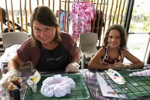 Bali: camisetas tie dye, processo de cura de 5 minutos para você levar para casa.