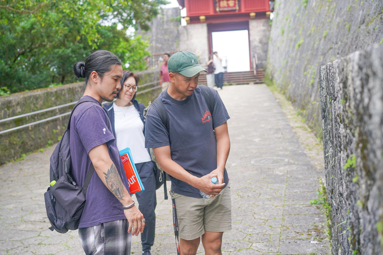 Naha: Okinawa Shuri Castle Peace Walking Tour