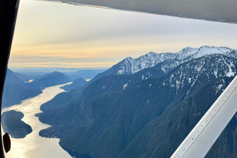 Vancouver: Coastal Mountain Scenic Flight Experience