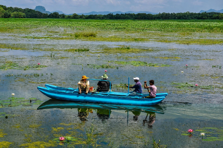 Sigiriya: Village Tour with Catamaran, Cooking Class & Lunch