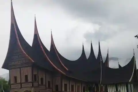 PADANG CITY : CUSTOMIZED TOUR WITH CAR DRIVER