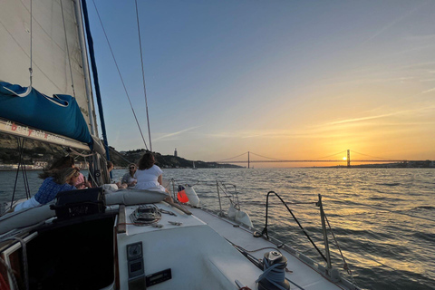 رحلة بحرية لمدة ساعتين في لشبونة على متن سفينة غروب الشمسرحلة بحرية لشبونة غروب الشمس لمدة ساعتين