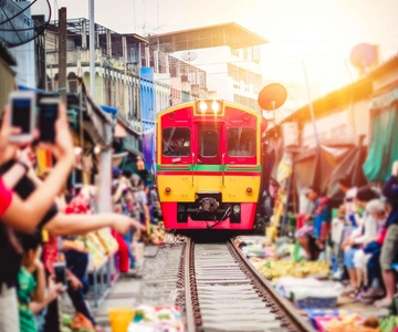 Bangkok: Maeklong Train Market & Floating Market Day Tour