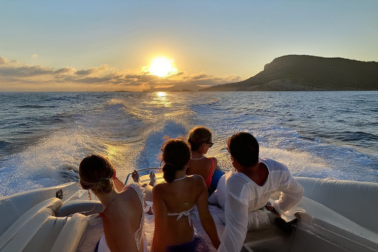 Aventura matinal en Ibiza en un barco privado para hasta 5 personas