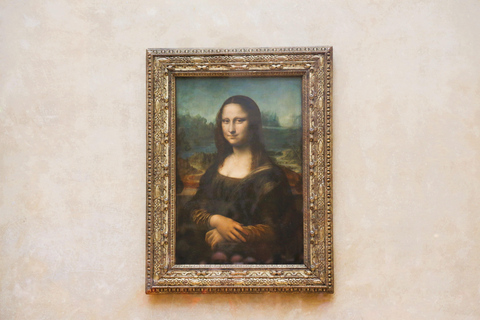 Paris: Louvre Small Group Guided Tour with Reserved Entry Paris: Louvre Group Tour with Reserved Access