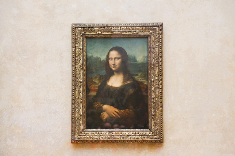 Paris: Louvre Small Group Guided Tour with Reserved Entry Paris: Louvre Group Tour with Reserved Access