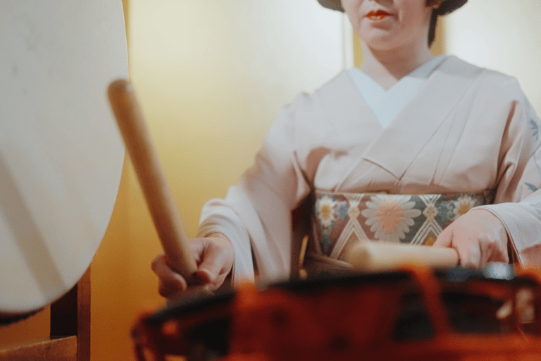 Kanazawa: Geisha Performance with Dinner and Drinks