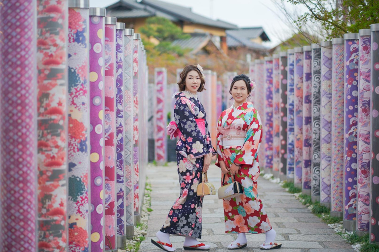Kyoto: Arashiyama Forest Private Photoshoot