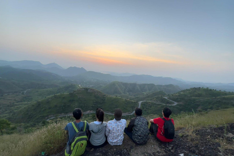 Udaipur: Excursión en Scooter al Amanecer en una Aldea Tribal