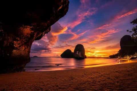 Krabi: Railay Sunset and Bioluminescent Plankton Tour - Image 3