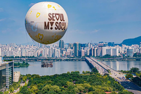Seoul: Moon Balloon,NightLife, Han River & Banpo Bridge Tour Seoul Nightlife: BBQ, Club Street & Bar-Hopping Tour
