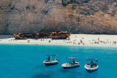 Zakynthos: Private Kreuzfahrt zum Schiffswrackstrand und den Blauen Höhlen