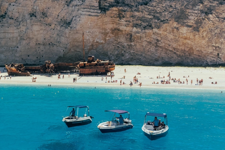 Zakynthos: Prywatny rejs do plaży wraku statku i błękitnych jaskiń
