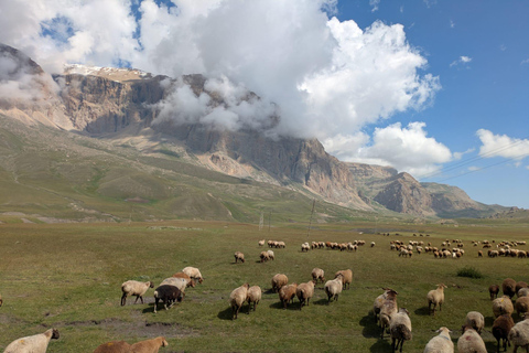 Baku: 7-Day Bazarduzu Peak Trekking Tour with Guide