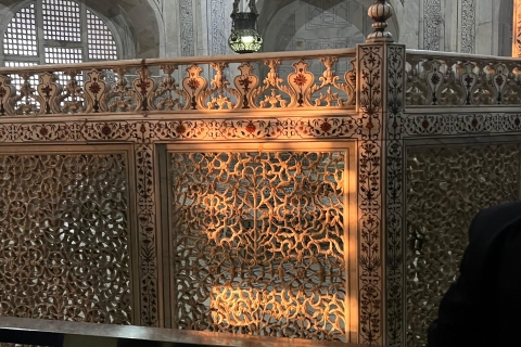 Desde Agra: Reserva tu ticket de entrada al Taj Mahal con Mausoleo y GuíaTicket de entrada al Taj Mahal con Mausoleo y Guía, Coche