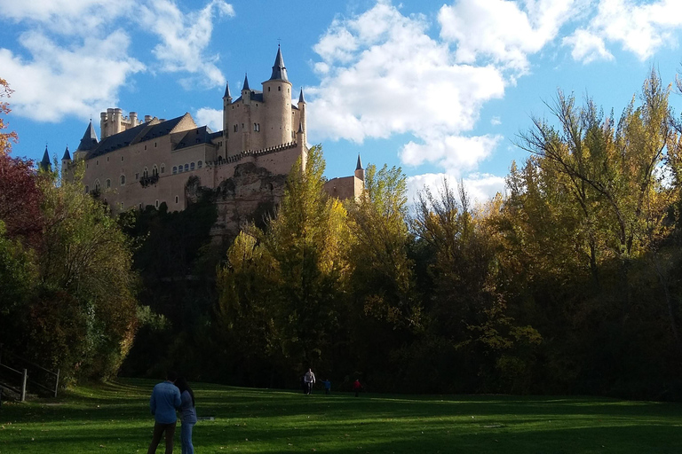 Från Madrid: Historia och charm i Segovia heldagstur