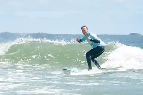 Porto: Surf Lesson on Azurara Beach with Optional Pickup