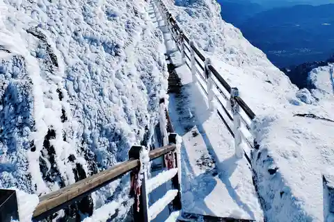Kunming: Jiaozi Snow Mountain Overnight with Sunrise Hiking