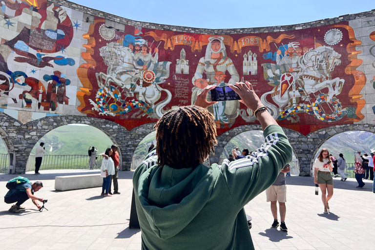 Tbilisi: viaggio tutto incluso a Kazbegi e masterclass di khinkali