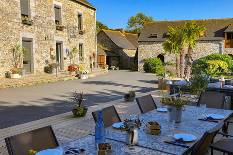 Bay of Saint-Brieuc: Heated Pool, Sauna and Buffet Breakfast Bay of St-Brieuc: Heated Pool, Sauna and Buffet Breakfast
