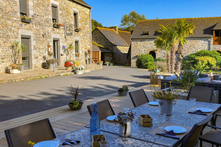Bay of Saint-Brieuc: Heated Pool, Sauna and Buffet Breakfast Bay of St-Brieuc: Heated Pool, Sauna and Buffet Breakfast
