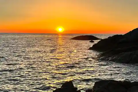 L'ile-rousse Corse: Gourmet-Katamaranfahrt bei Sonnenuntergang