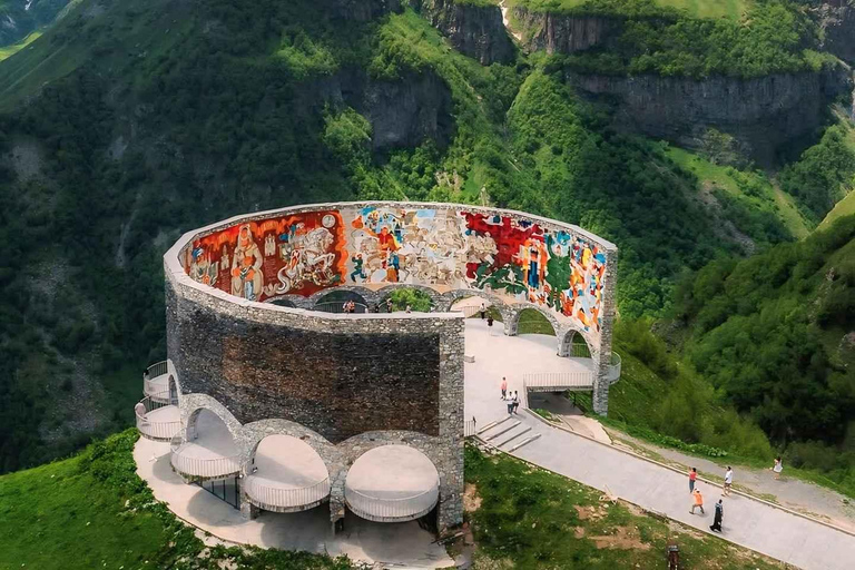 Tbilisi: Kazbegi, Gudauri, Gergeti & Ananuri Day Tour