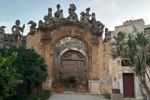 Bagheria: Villa Palagonia Entry Ticket