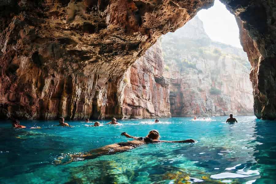 Kotor: Die Nr. 1 Tour zur Blauen Grotte & Gospa od Škrpjela. Foto: GetYourGuide