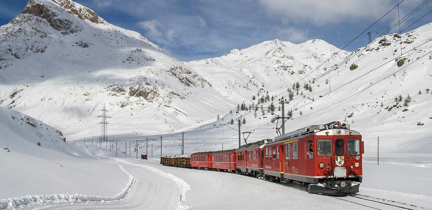 Von Mailand aus: Comer See-Kreuzfahrt, St. Moritz & Bernina Red Train