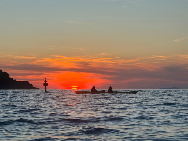 Sorrento: Guided Sunset Kayak Tour of the Sorrento Coast