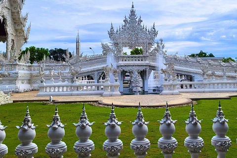 Journée complète à Chiang Rai : 3 temples, Triangle d&#039;Or et tour en bateau