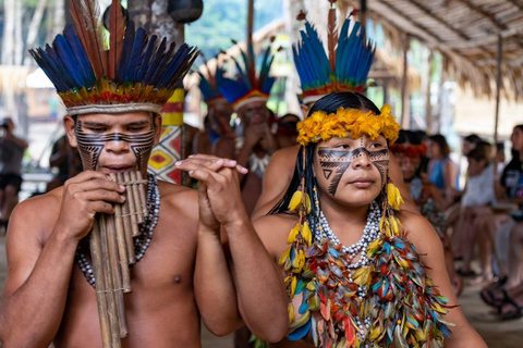 Manaus: Aventura en canoa con delfines y tribu nativa