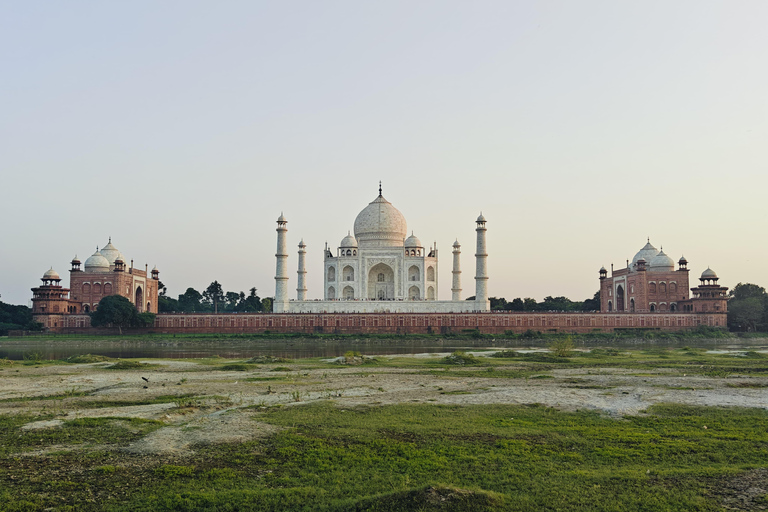 Agra: Sunrise Taj Mahal Tour with Skip-The-Line Entry Ticket Agra: Taj Mahal Express Entry Tour with Car, Tickets & Guide