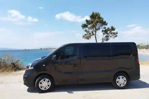 Athens Airport: Private Transfer to Rafina or Lavrio Port