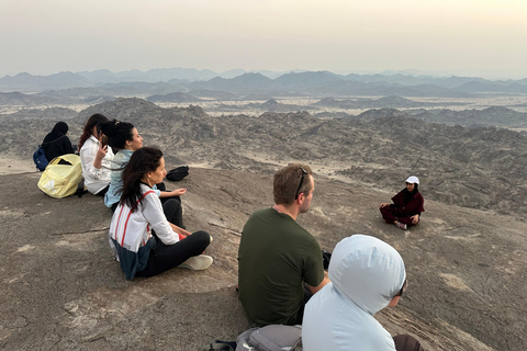 Jeddah: Moon Mountain Hiking and Sunset Yoga