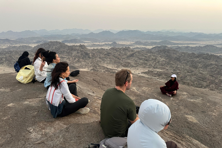 Jeddah: Moon Mountain Hiking and Sunset Yoga