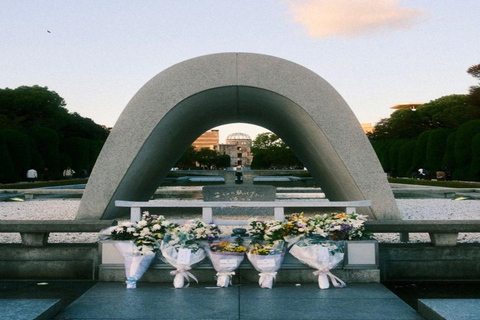 From Osaka: Hiroshima Peace Memorial Museum & Castle Tour